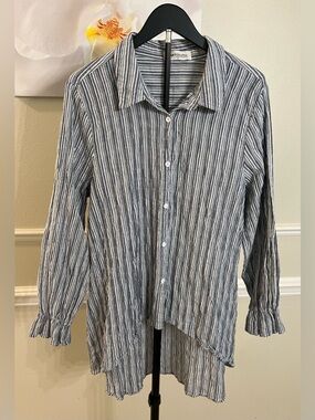 Women’s Plus Blue & White Striped Button-Down Shirt! Size 1XL.